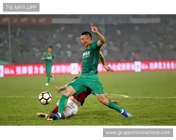 麦克阿瑟主帅球员时代曾带领大连阿尔滨对阵国安的传奇时刻 麦克阿瑟主帅球员时代曾带领大连阿尔滨对阵国安的传奇时刻