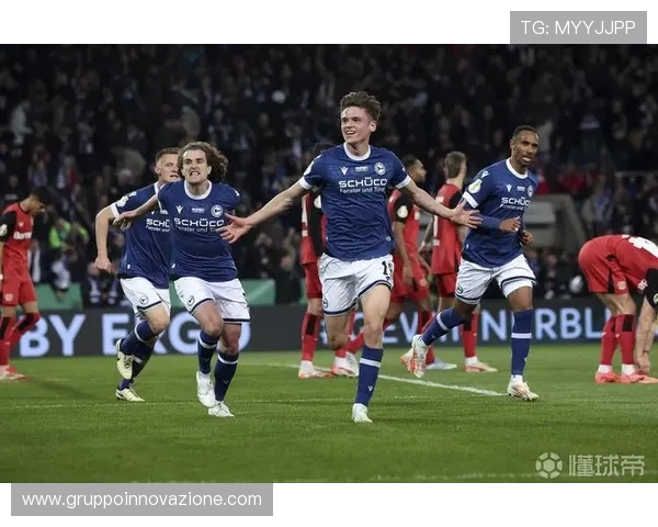 比勒费尔德官方感谢沙尔克中卫卡蒂奇等人紧急救援行动 比勒费尔德官方感谢沙尔克中卫卡蒂奇等人紧急救援行动