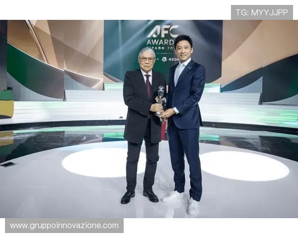 亚足联年度颁奖盛典揭晓霍震霆荣膺亚洲之钻达瓦萨里加冕足球先生 亚足联年度颁奖盛典揭晓霍震霆荣膺亚洲之钻达瓦萨里加冕足球先生